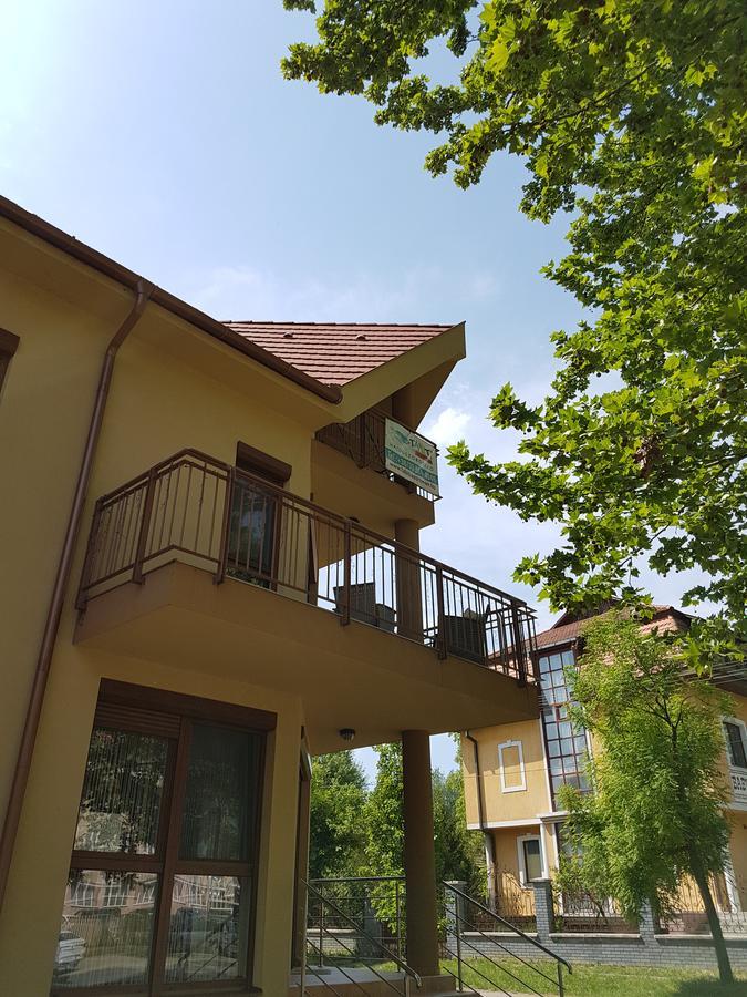 Tahiti apartman Hajduszoboszlo Bagian luar foto